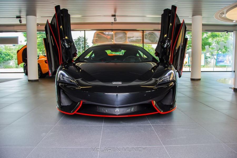  McLaren 570S in Onyx Black 2016 года  (фото 2 из 19)